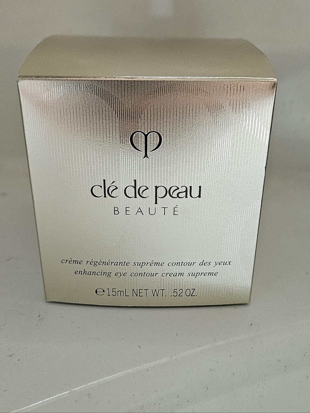 clé de peau Beauté Cream Eye Contour Box in Champagne Gold and White